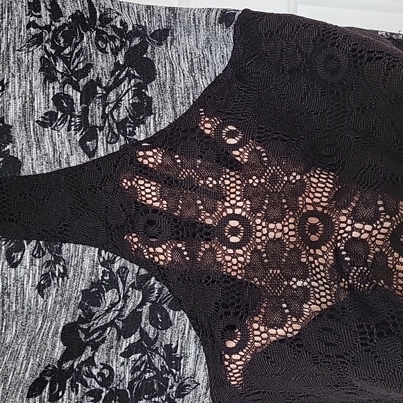 🌺3 for $10 Miss Majesty Floral Print Hi-Low Hem Top - Picture 3 of 5